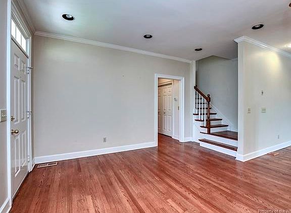 2nd image of 107 Dogleg Dr