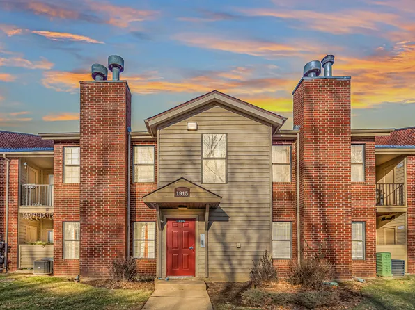 1915 N Hicks Rd Unit 208, Palatine, IL 60074