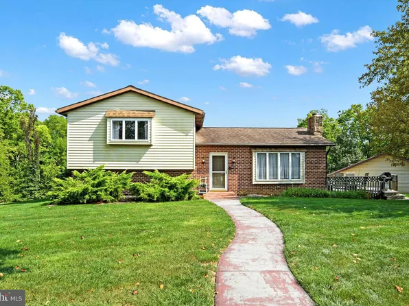 1570 High Meadows Ln, Mechanicsburg, PA 17055
