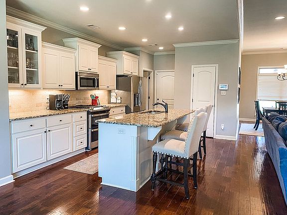 5th image of 9000 Meadow Gardens Cir