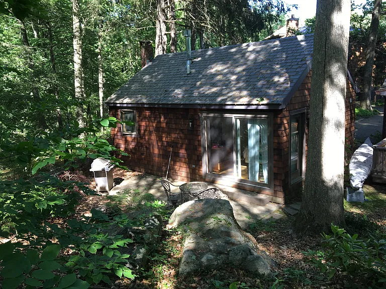 364 Woodbine Rd — Photo 2