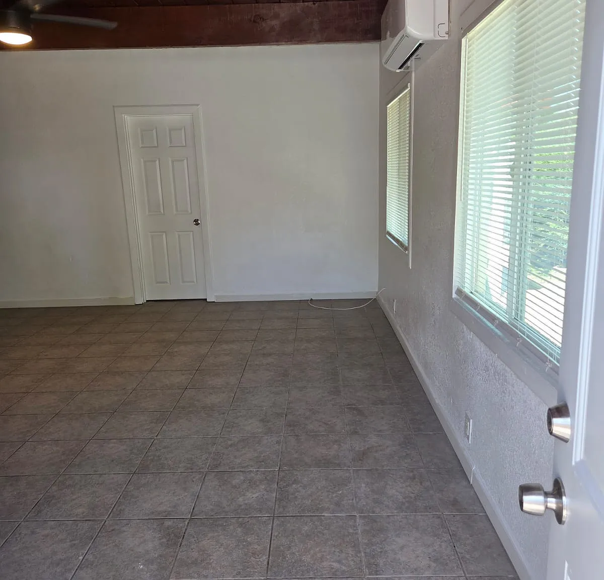 3 bed, 800 sqft, $1,300 — Photo 3