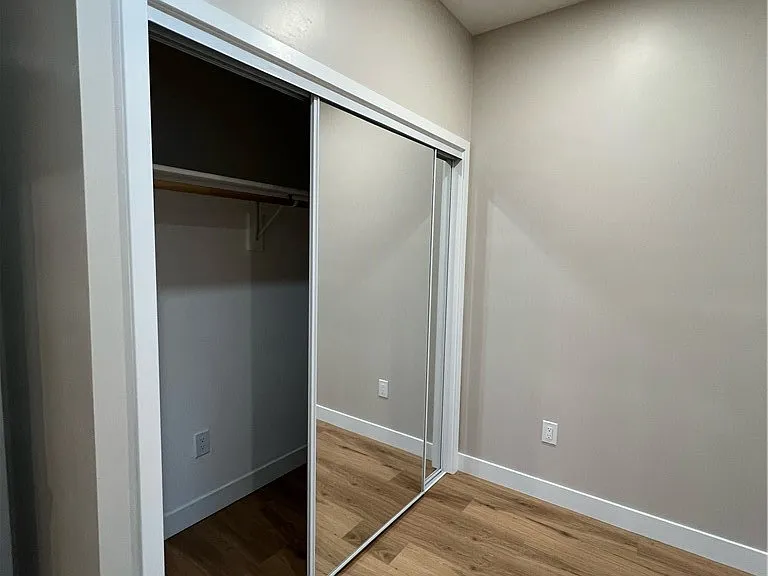 10904 N Darby Ave — Photo 3