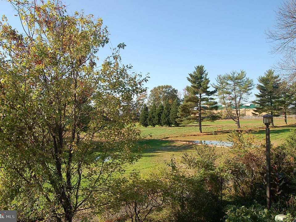 2nd image of 3905 Golf View Dr