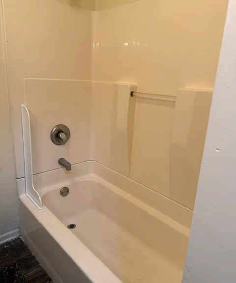312 1/2 W 11th St #2 — Photo 5