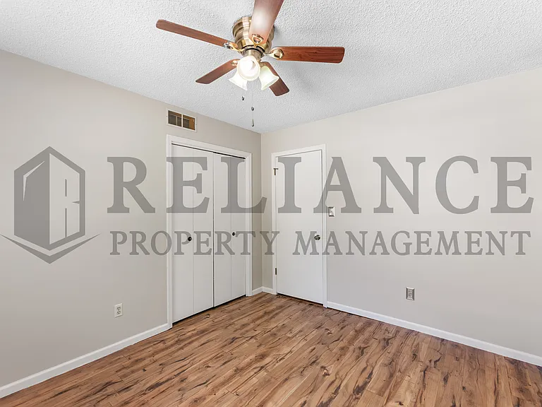 1111 E Redwood Rd — Photo 28