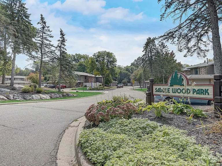 Saddlewood Townhomes — Photo 19