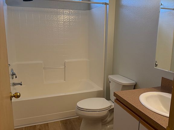 3rd image of 3311 N Lakeharbor Ln APT 203