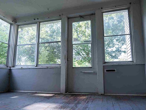2nd image of 1432 W 6th St
