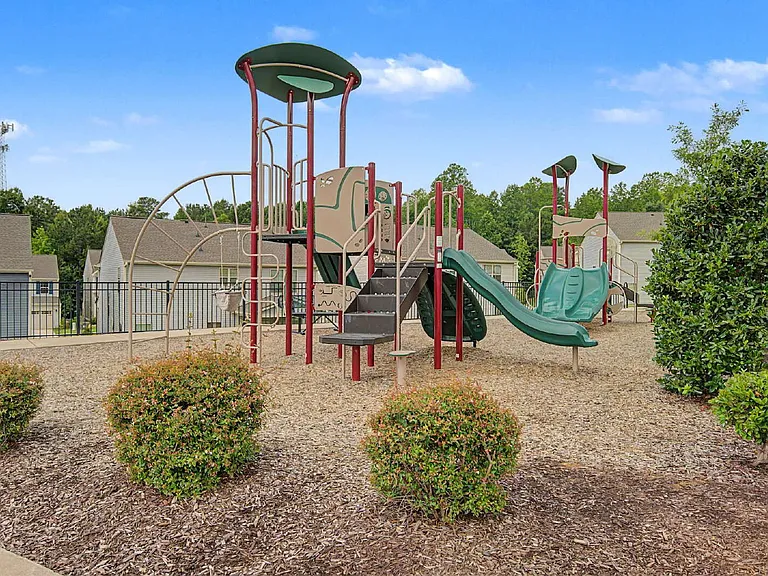 1621 Crimson Leaf Ln — Photo 48