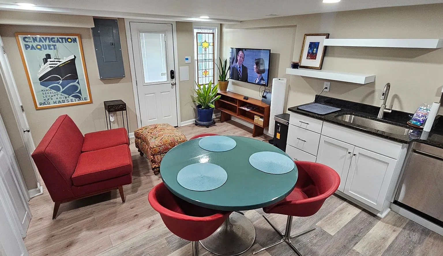 Charming Studio Apartment in Great Baltimore Neighborhood — Photo 4