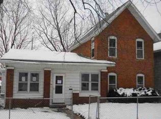 827 3rd St, Savanna, IL 61074