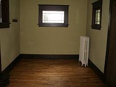 4th image of 1419 Queen Ave N