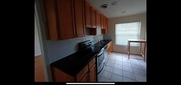 4th image of 2943 Saint Johns Ave
