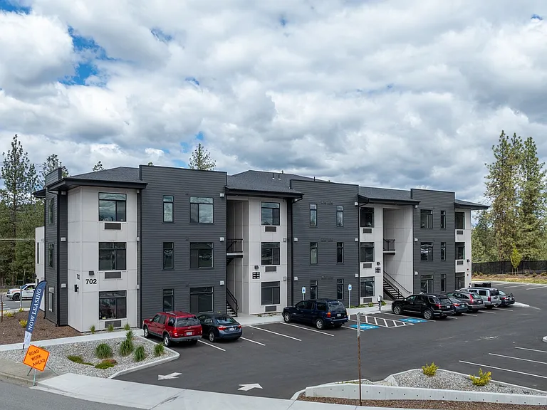 The Flats on Hastings — Photo 6