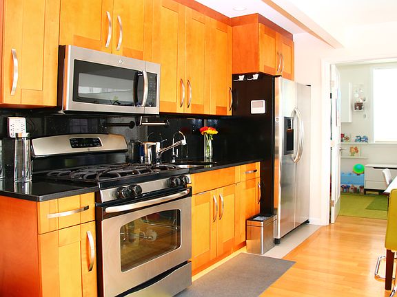4th image of 98 Bay 20th St APT 3C
