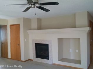5858 S Glenstone Ct, Johnston, IA 50131