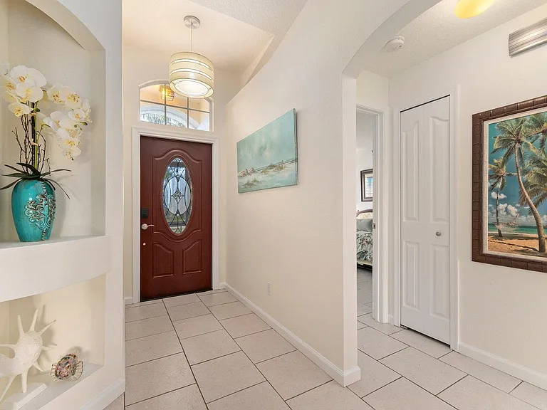 1301 Carlton Ct — Photo 3