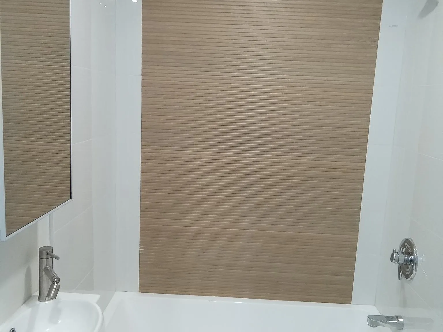 2 bed, 650 sqft, $2,300 — Photo 3