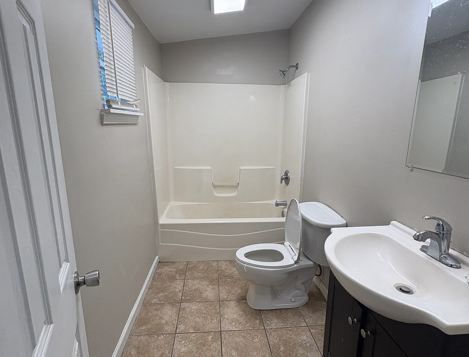1 bed / 1 bath single family home with washer and dryer — Photo 3