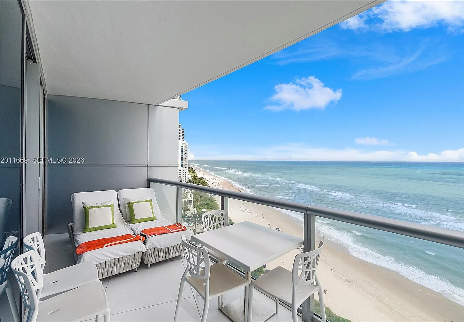 Jade Beach Condo — Photo 2
