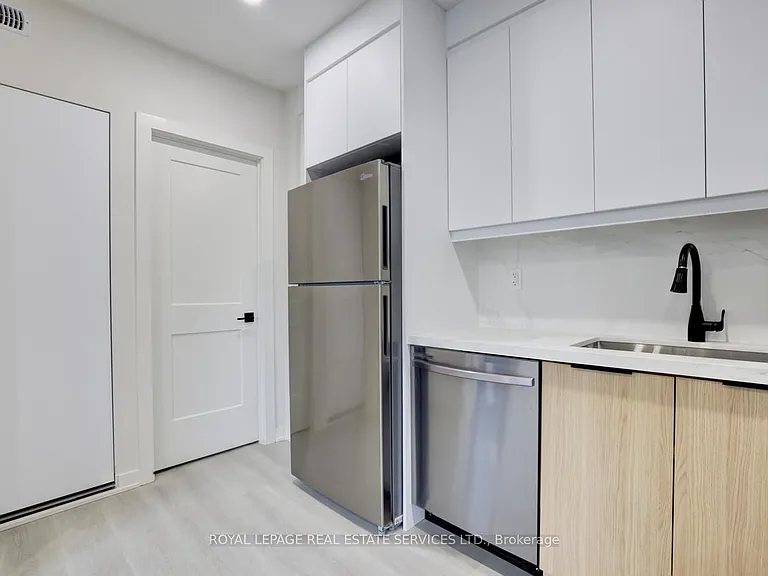 20 Duke St #305 — Photo 30