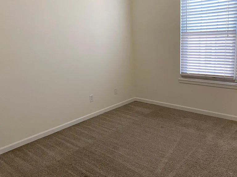 6811 Ravencrest Dr — Photo 6
