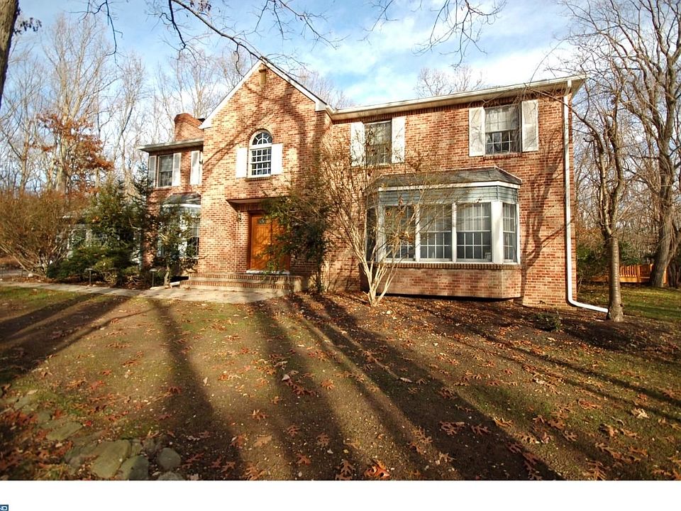 1st image of 28 Deer Trail Dr