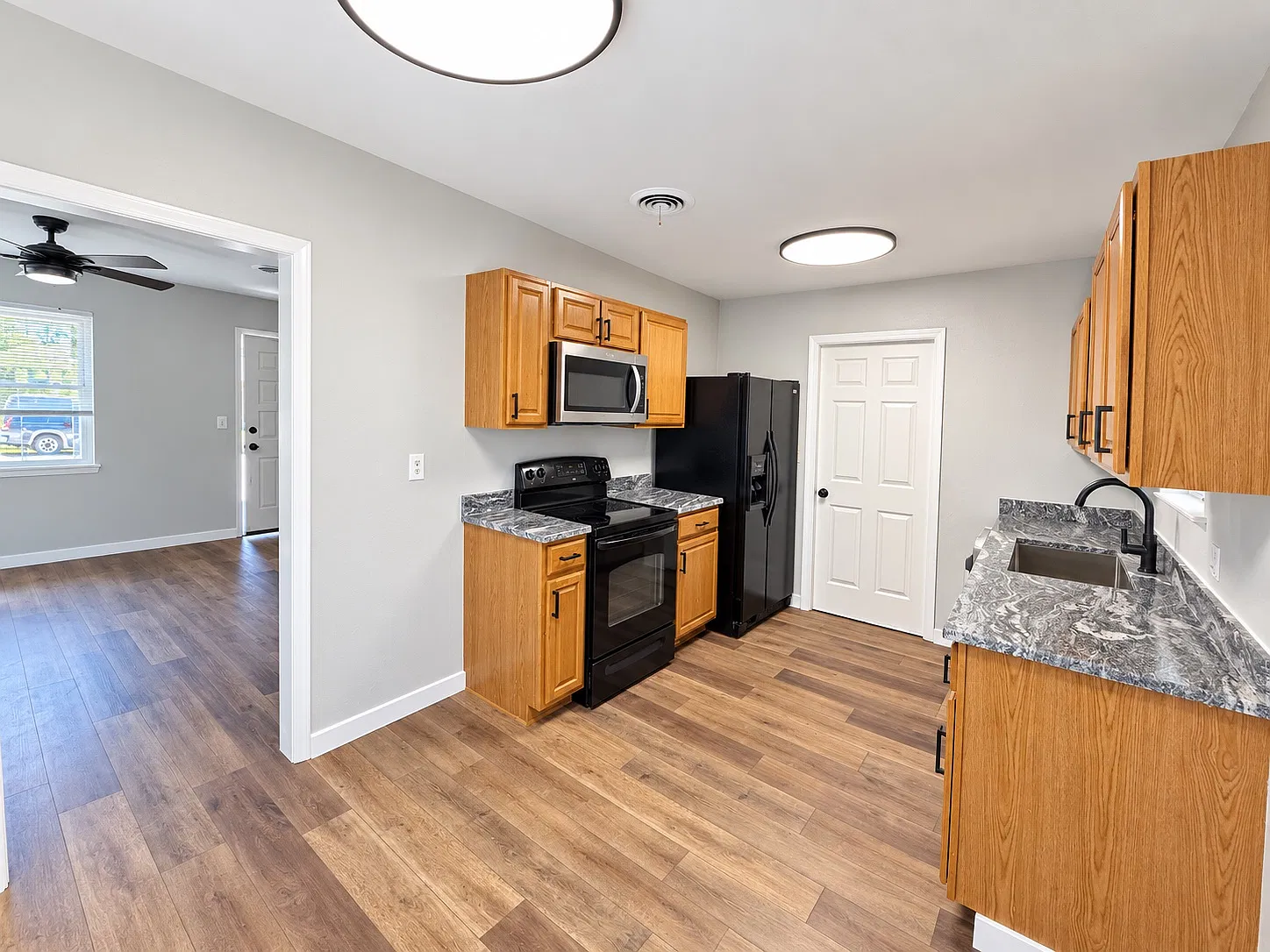 3 bed, 850 sqft, $1,200 — Photo 4