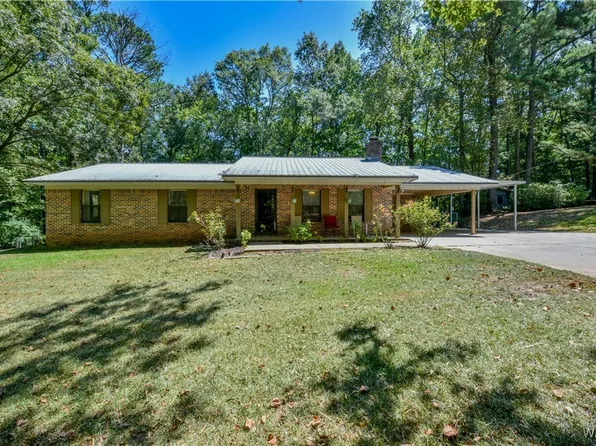 180 Rocky Ridge St, Carrollton, AL 35447