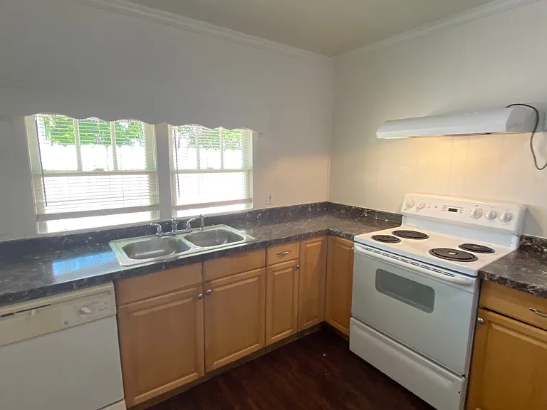 122 Mandeville Ave #A — Photo 7