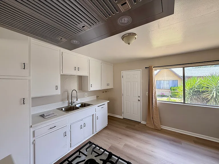 1004 E Nocta St #A — Photo 5