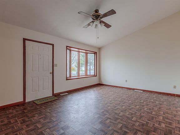 4th image of 213 Amhurst Rd N