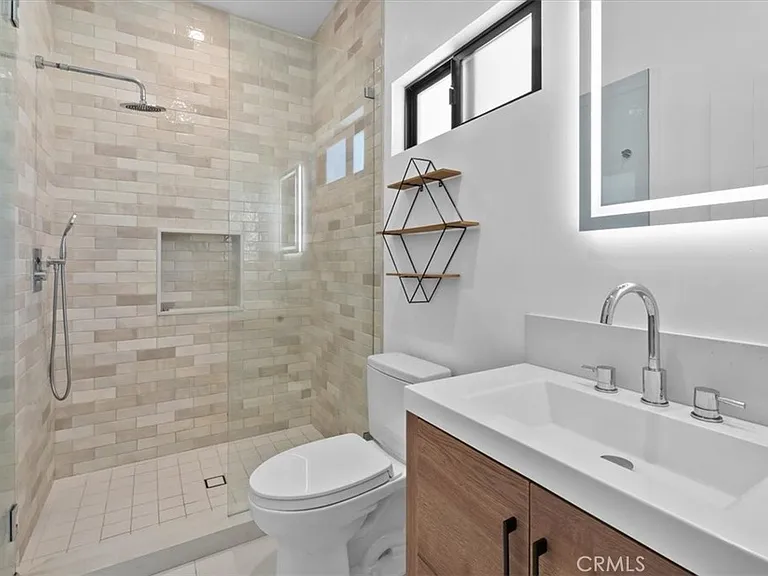 5748 Vesper Ave — Photo 20