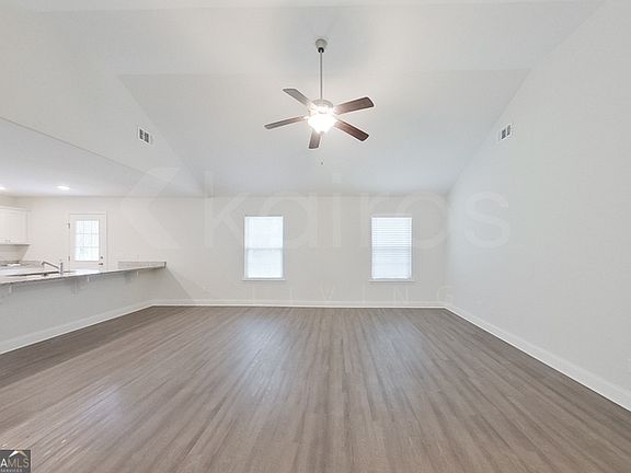 5th image of 231 Western Red Cedar Dr