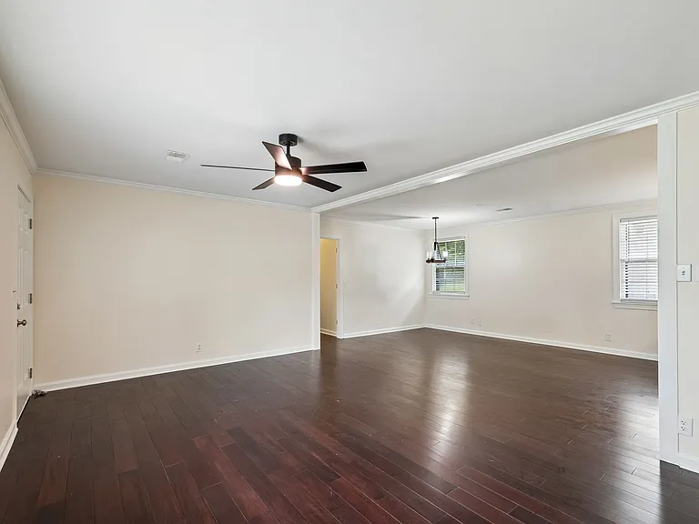 124 Denise Dr — Photo 16