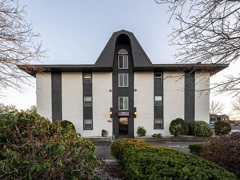 Kent Apartments — Photo 3