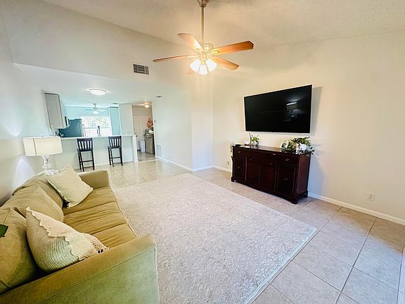 5th image of 226 Palmetto Court