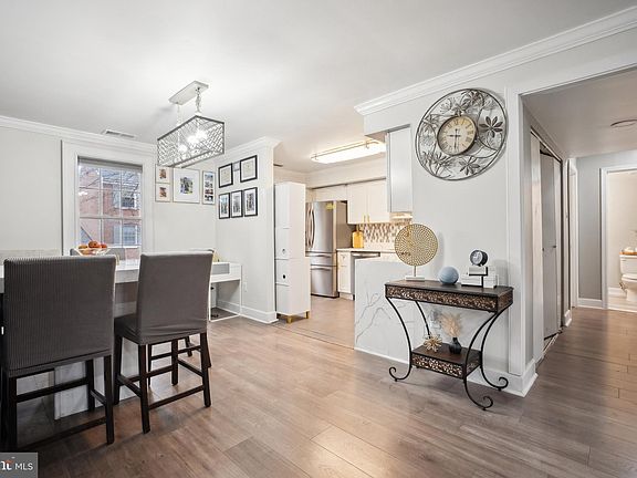 3rd image of 800 Quince Orchard Blvd APT 101