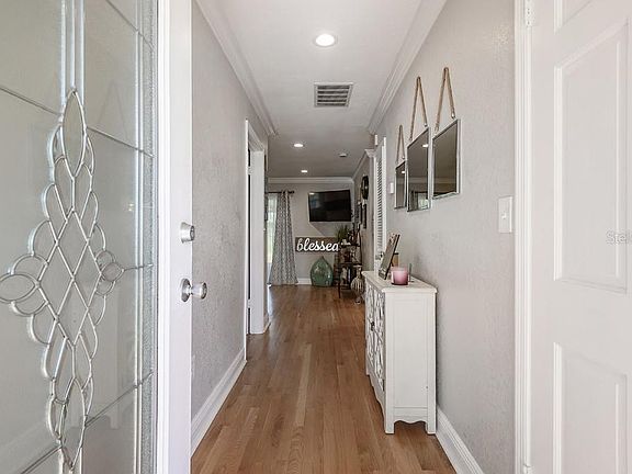 4th image of 12700 N Boulevard St