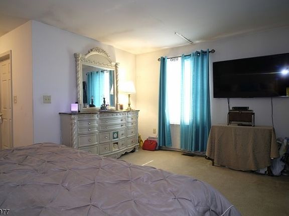 2nd image of 198 Charlton St