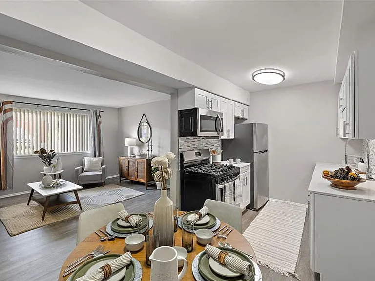 Residences at Grand Blanc Apartments - Grand Blanc, MI — Photo 6