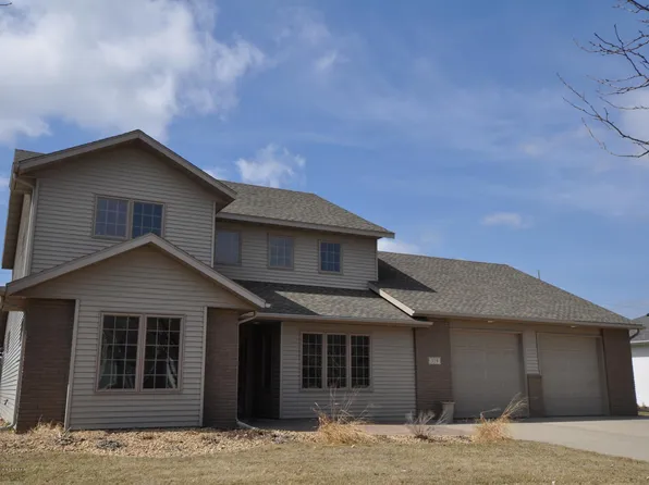 319 Clearview Ct, Moorhead, MN 56560