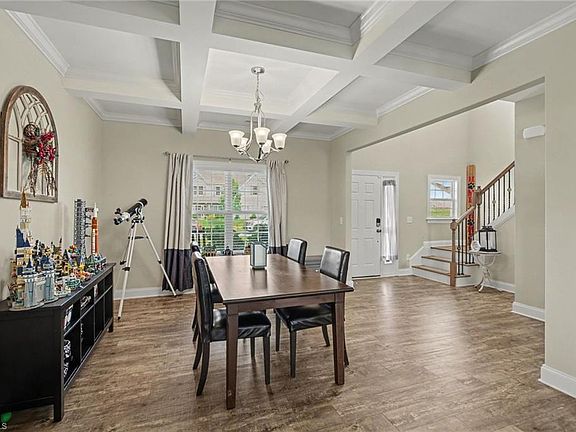 5th image of 210 Marguerite Ct