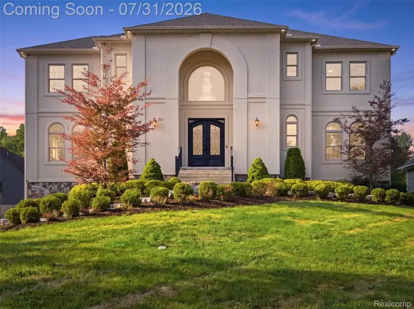 2365 Melton Dr, Howell, MI 48843