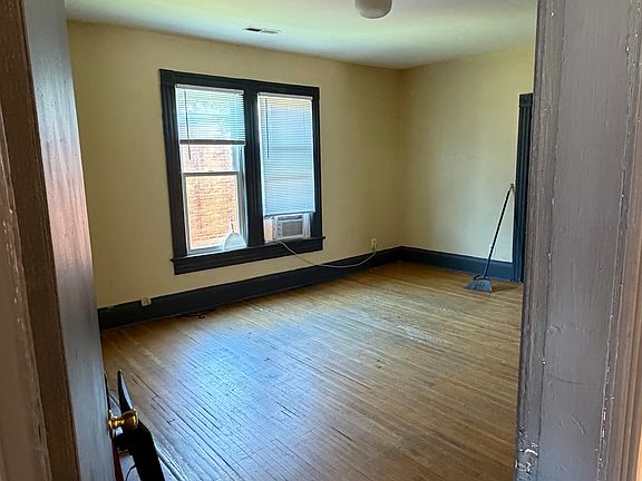 5th image of 2361 E 5th Ave NE APT B