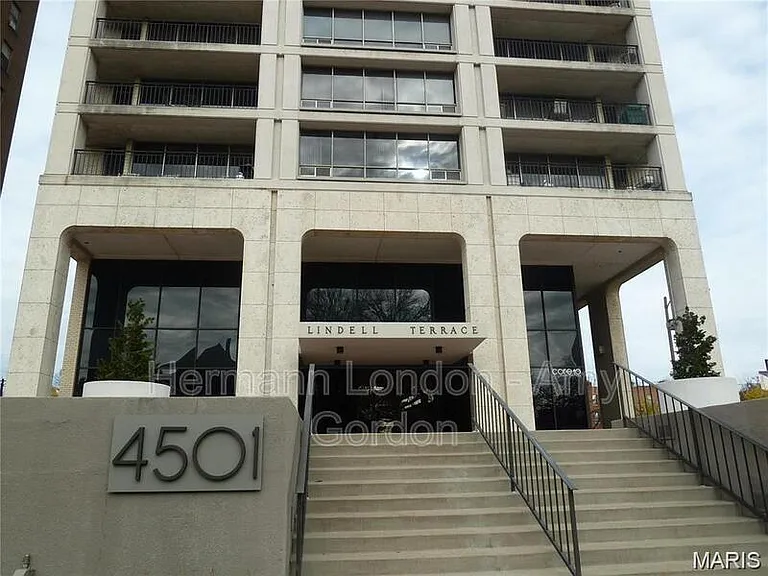 4501 Lindell Blvd #12E — Photo 1