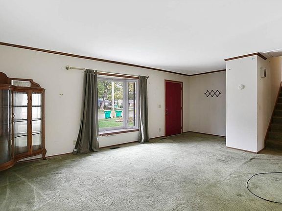 4th image of 406 Kennison Ave