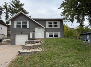 8118 Valley Rd, La Vista, NE 68128