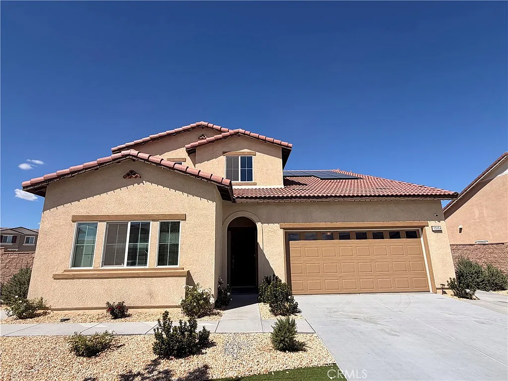 4 bed, 3.5 bath, 2617 sqft, $4,100 — Photo 1